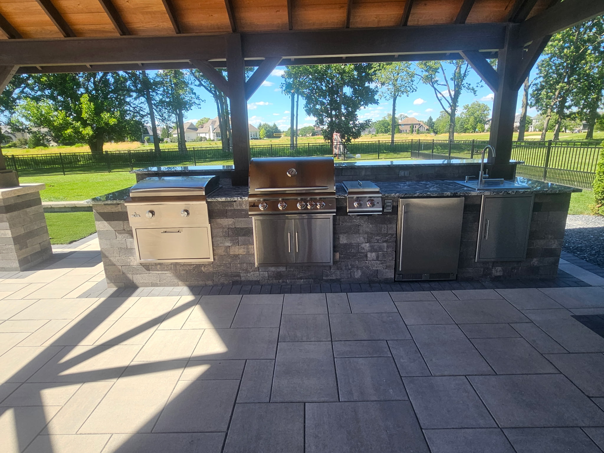 Outdoor Kitchens & Living